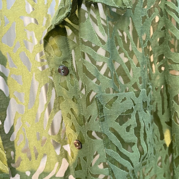 Green 3/4 sleeve button down top - Resort wear - Picture 8 of 9